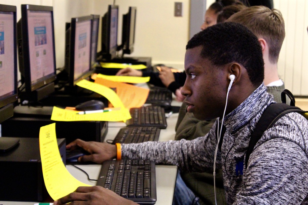 Montevallo High School student begin filling out the FAFSA by creating their FSA IDs.