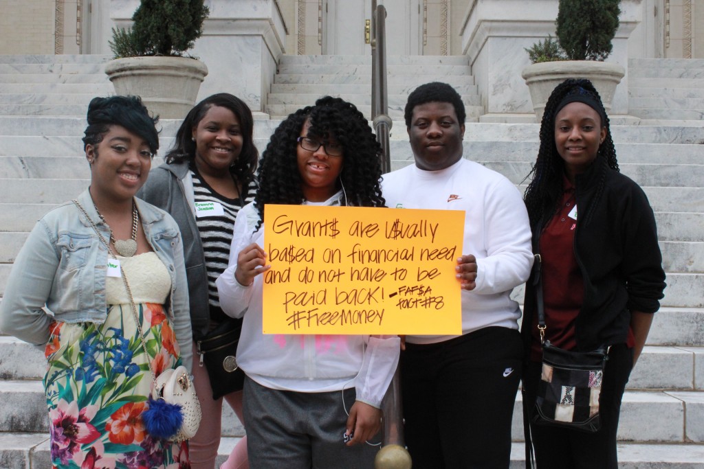 Wenonah High School seniors promote FAFSA completion among their peers.